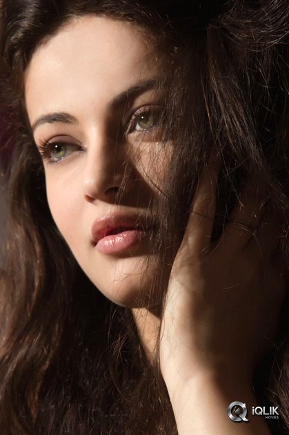 Sneha-Ullal